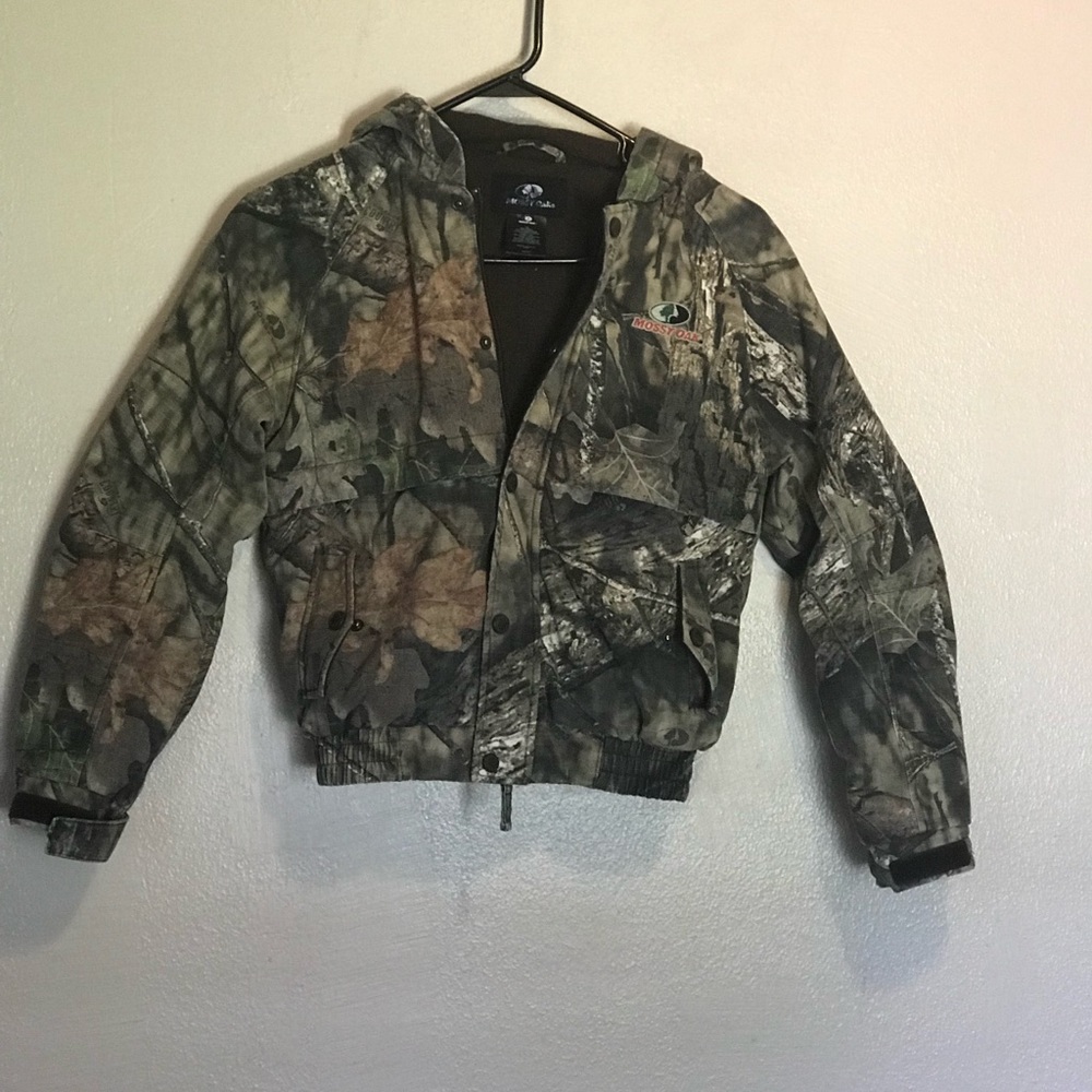 Boys mossy oak camouflage coat with hood.